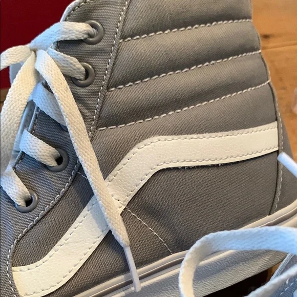 Like New Vans Sk8-Hi Iconic High-Top Canvas Gray and White Sneakers M13 - Picture 11 of 12